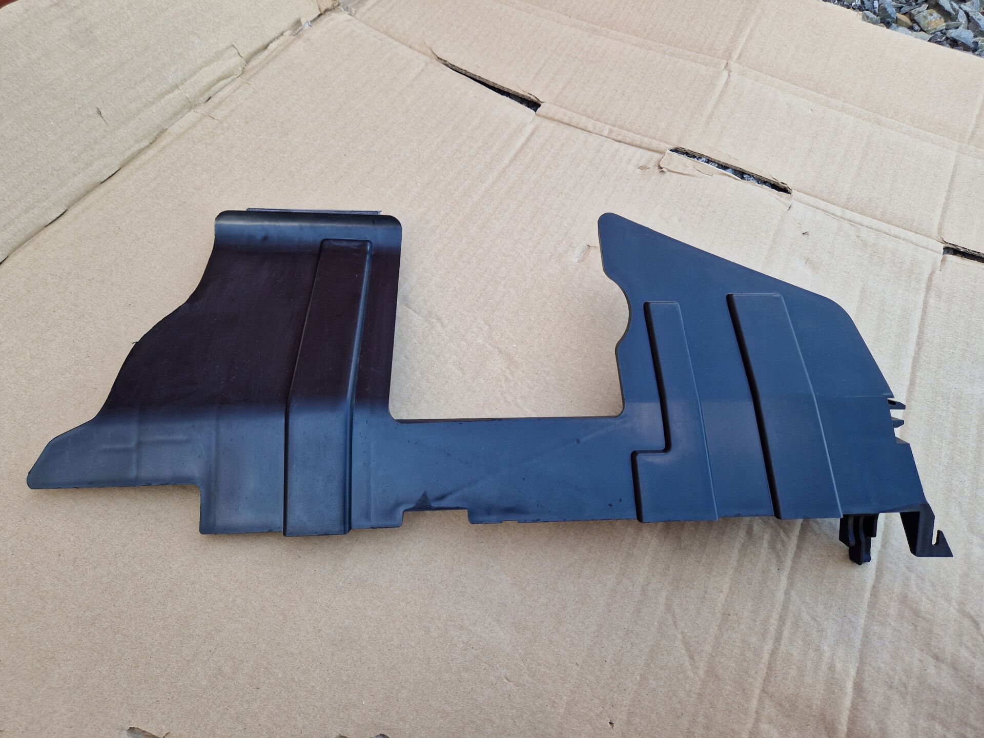 Radyator Davlumbazi Sağ Fluence 2011 - 2013